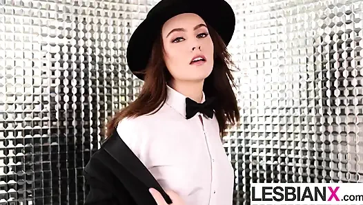 Lesbianx - pemujaan memek bersama - freya dan katrina saling jilat dan fingering sampai klimaks