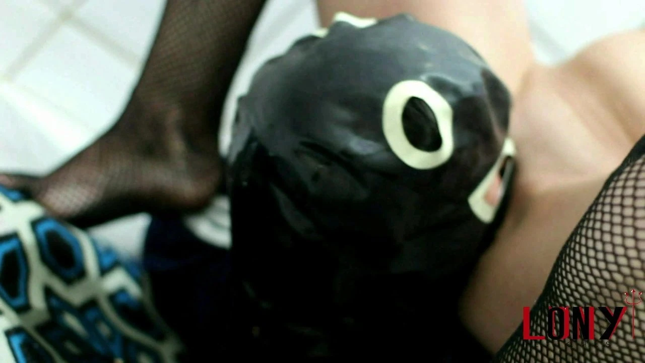 Extremely sexy Manuela Albertini facesits in Manuelas Bitch