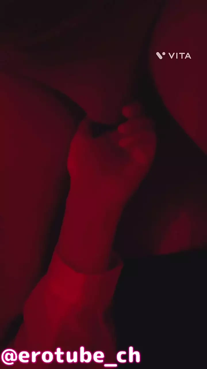 女性身体肉 Vol.1 我非常喜欢烤肉......！将烤肉放在裸体美女的身上，捏住乳头