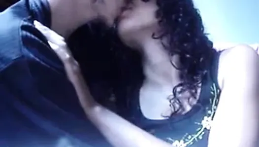 Amateur Couple kissing