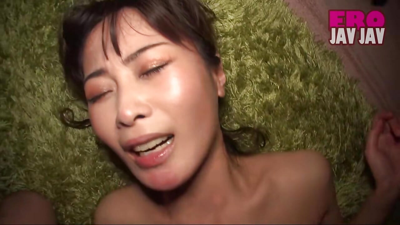 Awek cantik sensitif yang meleleh di bawah setiap sentangan - 3