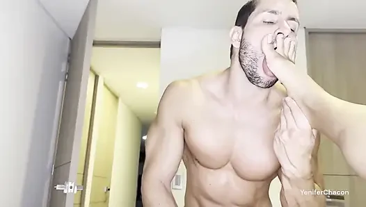 Büyük yarak iki latin gencin sıkı amını sikiyor