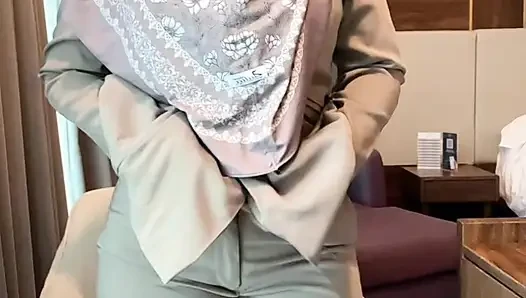 Guruku godain pascol di depan kamera
