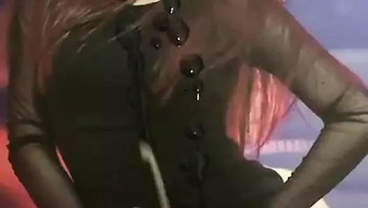 Cum üzerinde kırmızı kadife sevinç
