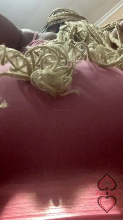Bush Queen twerking.