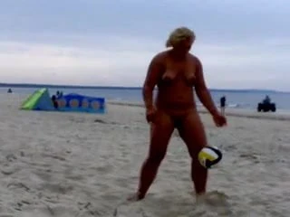Nakedpussy på stranden mer