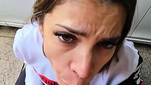 Di Depan Suaminya, Dia Tersedak Pada Penis Temannya
