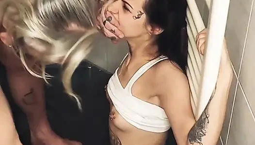 Babymilf wird hart gefickt