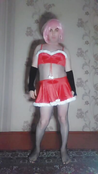 Bimbofication: Transformarea unui bărbat într-o păpușă nebună sexual