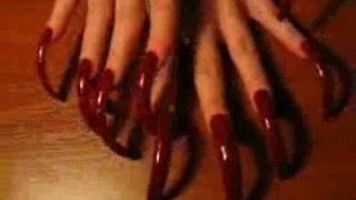 Unhas vermelhas muito longas e sensuais