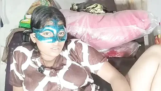 Putting a finger in a virgin girl's pussy, the water of the pussy came out, there is no land, so Hindi audio virgin put dildo in pussy and took out pussy water in the ass.