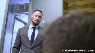 Muscular hunk Skyy Knox foot worshiped by his buddy in suit