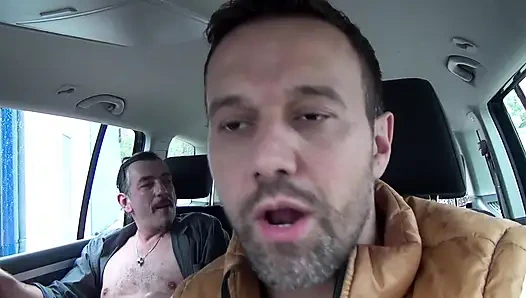 Сексуальную пухлую блондинку сняли и анально трахнули на улице