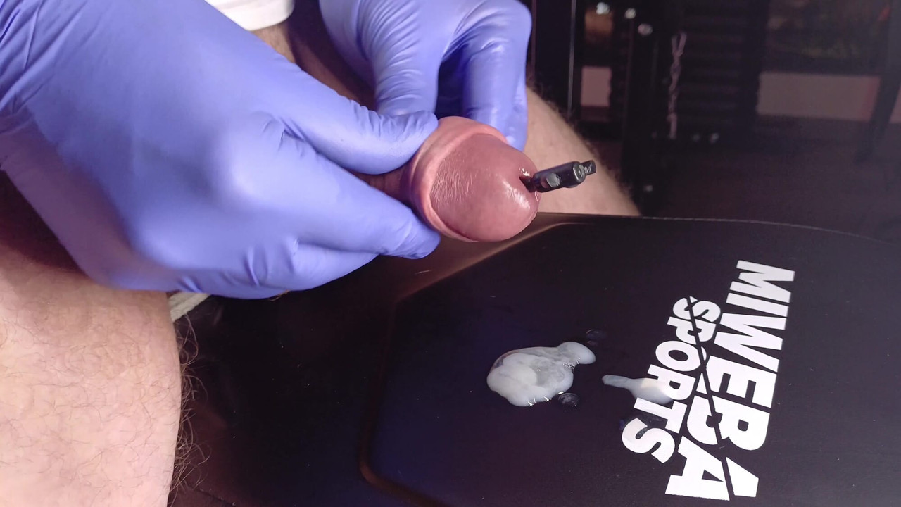 Clinic fetish session with Doctor Stange in dilator section. Inserted the dilator to the stop, penetrated the thick glans to the maximum...!