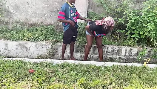 Ngentot di luar ruangan yang masuk akal tho