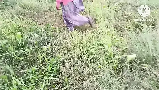 Gehu kat ti huyi female majdoor ki choot chudayi kari doggi style me