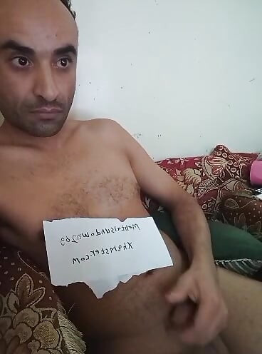 Seksi kurac pokušava masturbirati