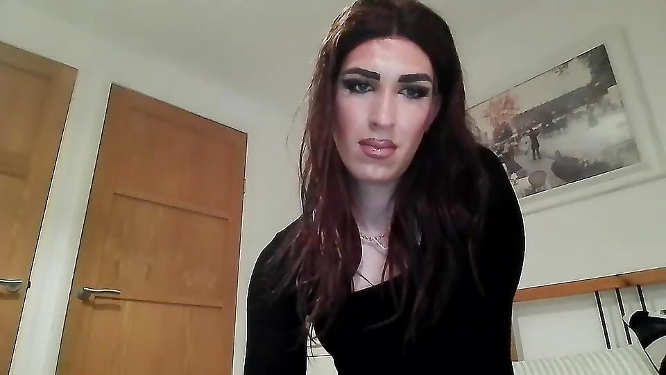 Crossdresser banci menelan air maninya