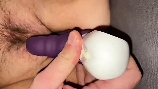 Istri gemuk dengan berbulu lagi asik muasin memeknya pakai vibrator ehefrau24