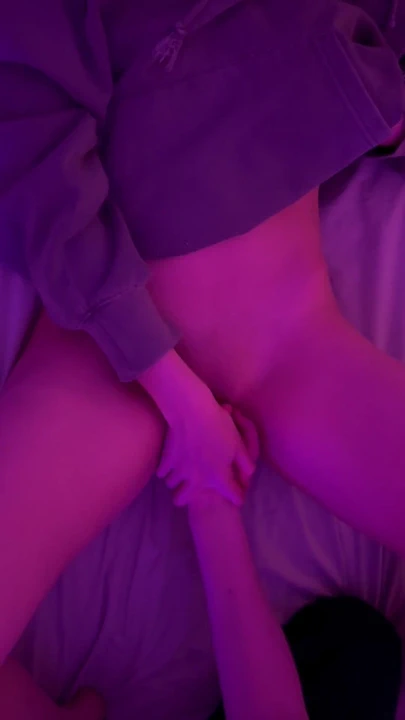 “在大学度过了一天的辛苦之后，我给了我的女朋友一个很好的指法”的精彩时刻