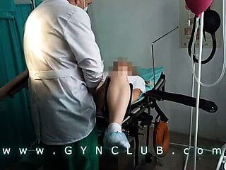 Menina tímida examinada em um ginecologista - orgasmo tempestuoso