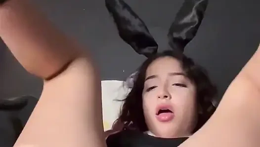 Оргазм девушки-зайчика делает такой беспорядок