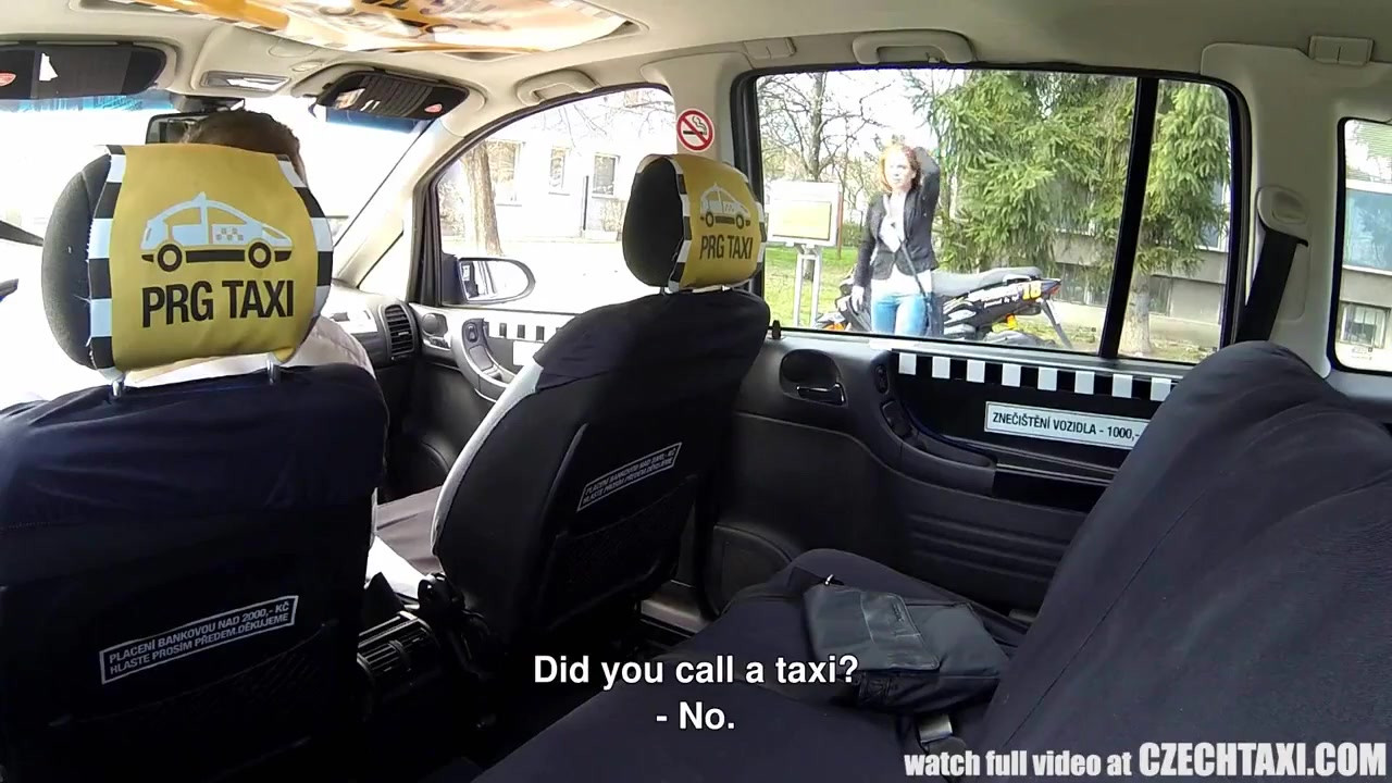 美妙的青少年被说服做爱并被潮吹