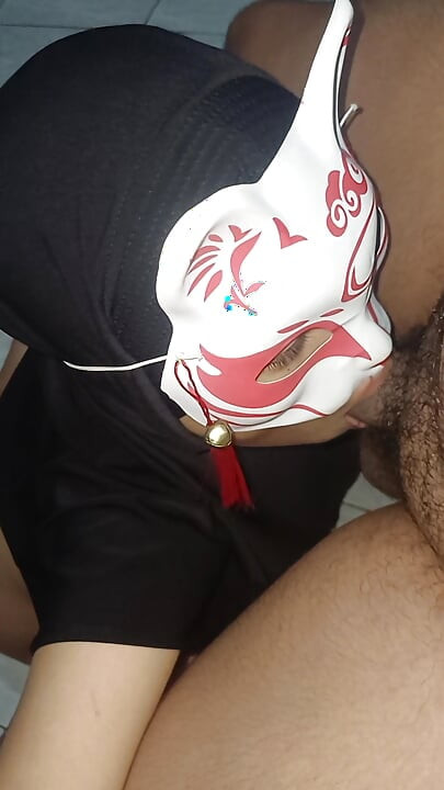 Fată foarte obraznică cu voal hijab