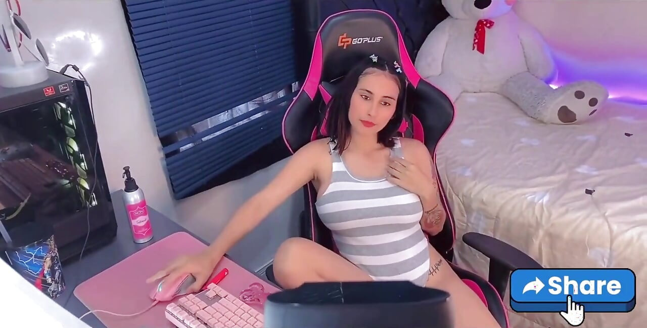 Bucaramanga'dan güzel kız büyük bir yarak yutuyor ig: jeniferplay69
