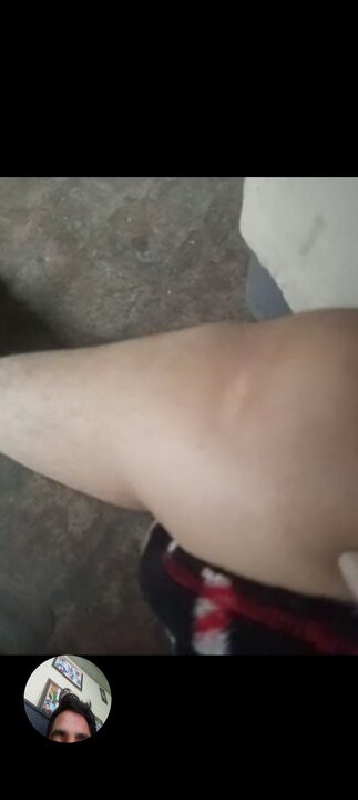 Chico indio adolescente masturbándose duro