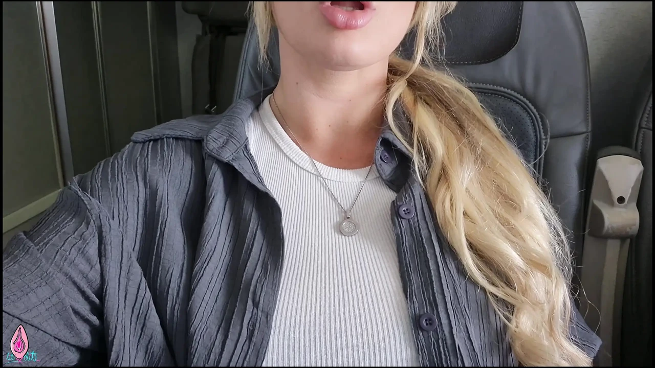 Cheating girl gives risky blowjob on the plane on a business trip