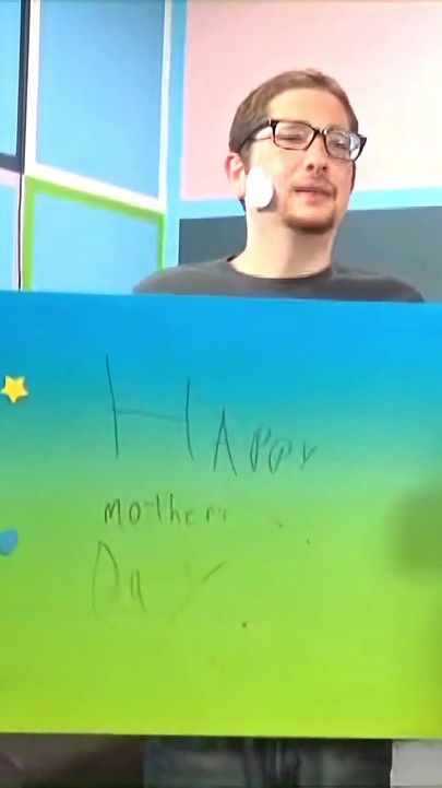 एक प्रशंसक को चोदो - आर्चर मदर्स डे पर चार मोटी गांड वाली गोरी पोर्नस्टार का सेक्स जीतता है!