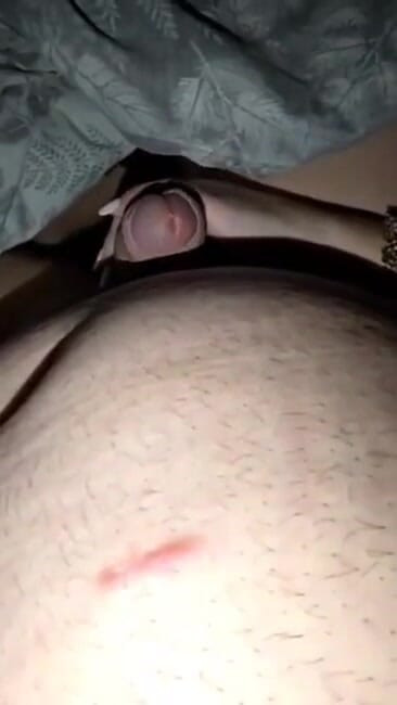 Hvad kan ske, hvis en stedmor deler seng med sin stedsøn på hotellet? Handjob | Klip 1
