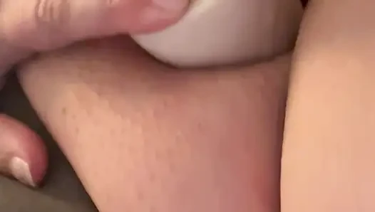 Memek tebal wanita cantik besar memerah dildo tebal yang meregangkan saya.