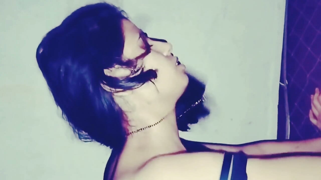 Latika üvey babasını büyük yarakla sikiyor