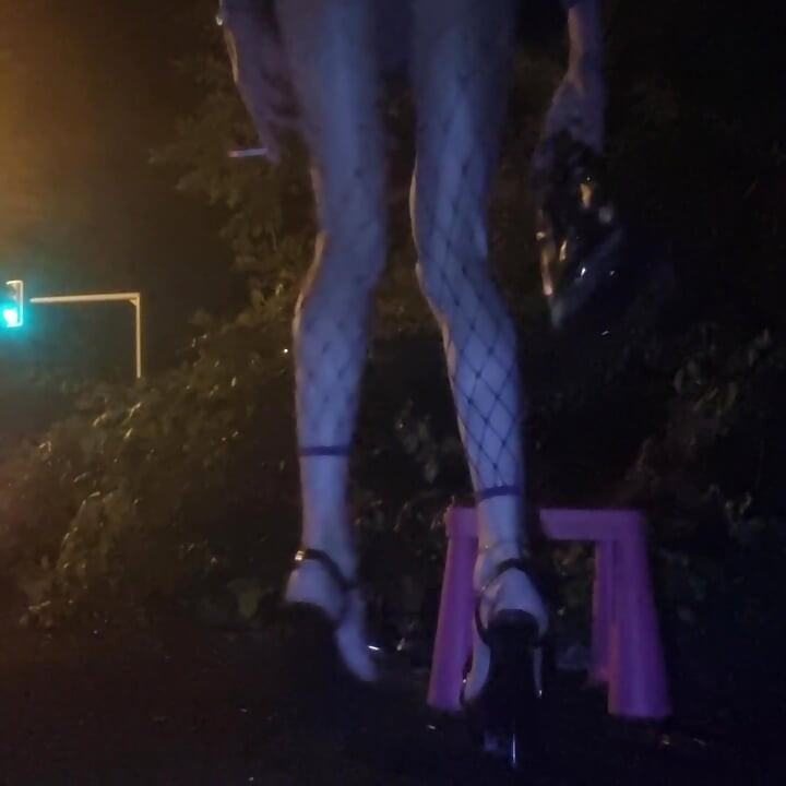 A Whore in a Mini-Skirt Ras du CuL, on the Edge of the🛣Nationale 7 in BRUNOy. 2H00 VaneSsaBiTCHx PariSChienneTrvprod⁹¹