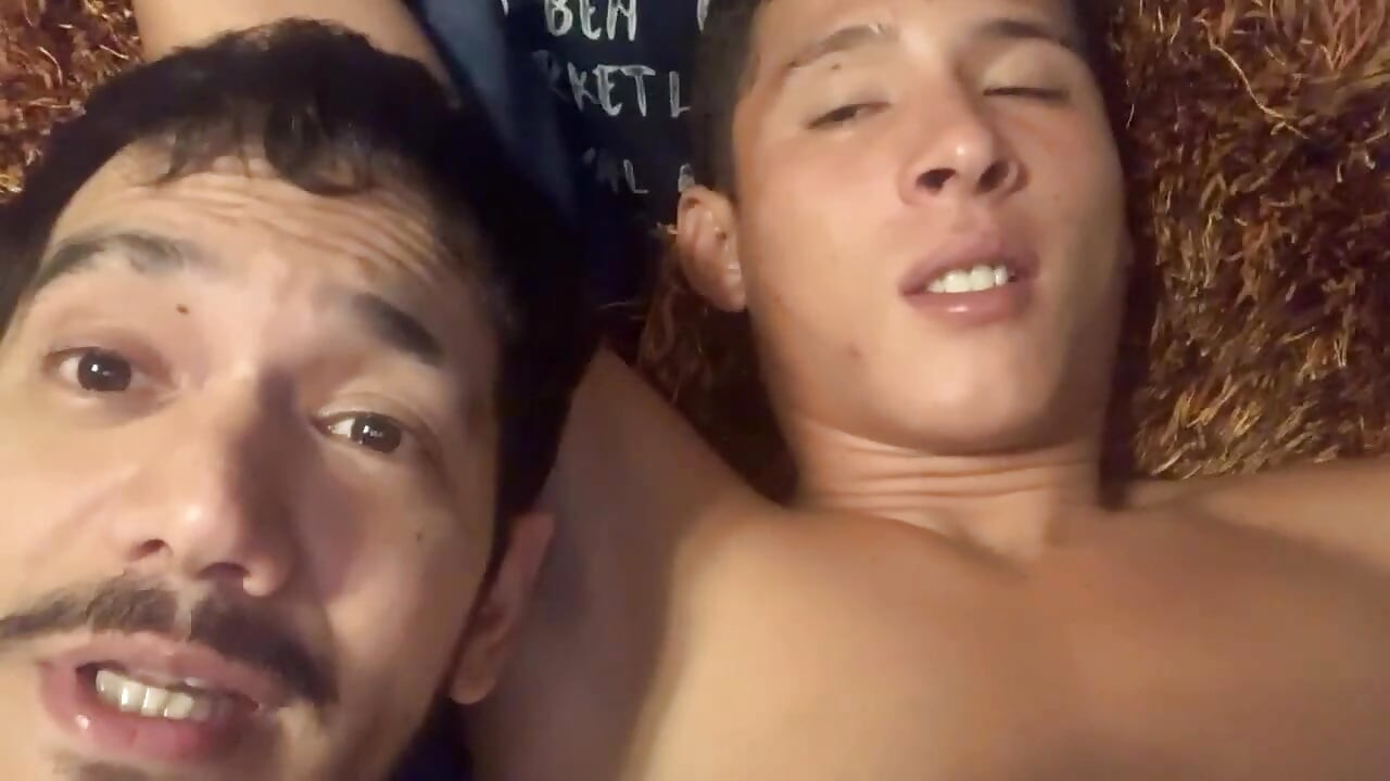 Pušim str8 veliki napaljeni kurac dok on razgovara sa svojom djevojkom