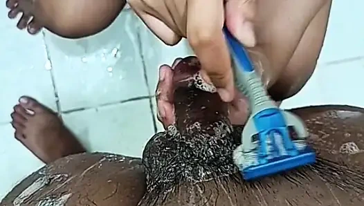 Biarkan dia mencukurnya sebelum mengisapnya