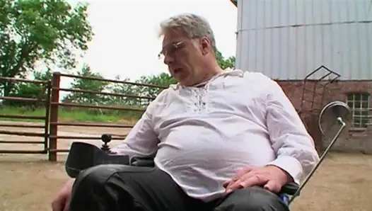 Bağlı Sarışın Yoğun BDSM Üçlü Sekse Boyun Eğiyor