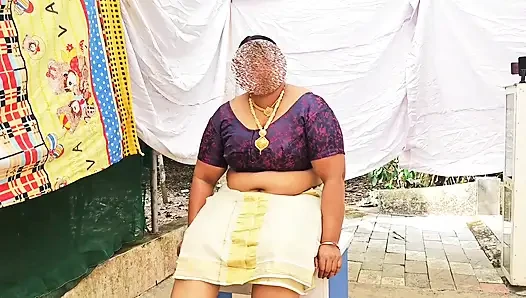 Gadis desi berpakaian klasik telanjang hanya memakai permata