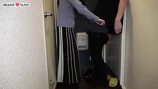 Раскрыто домашнее посещение без цензуры. Знакомая стройная замужняя красотка во время отсутствия мужа