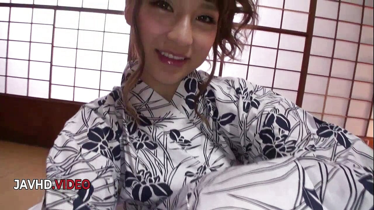 Intensa paixão asiática com gozada interna terminando para beleza com bela bunda