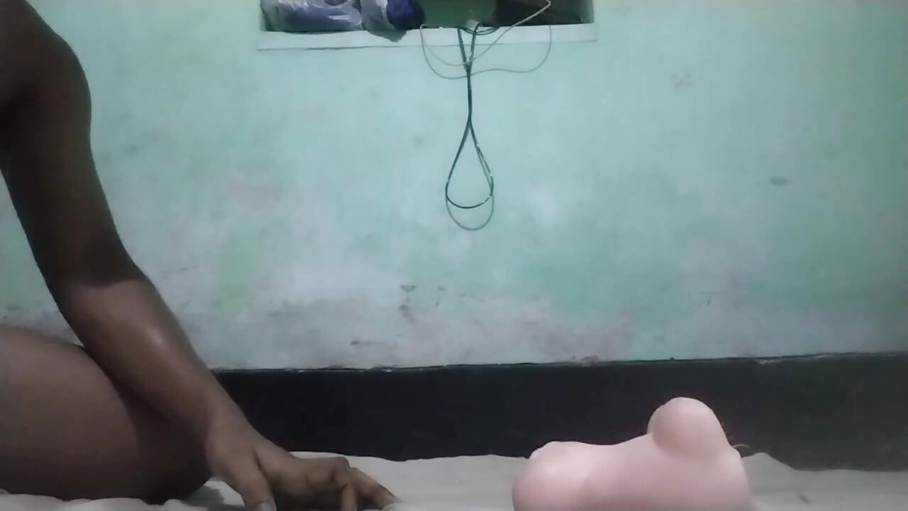 在健身房性交人妖后肌肉发达的鸡巴（变性人色情）