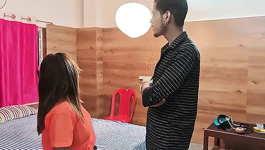 Indian Bhabhi Caught Having Sex with a Foreign Guy in a Hotel and Her Video Went Viral