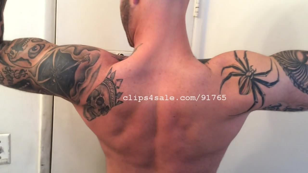 Muscle Fetish - Cyrus Flexing