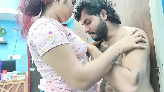 Göğüslü ateşli öpücük