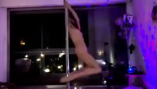 Голые каблуки и дилдо