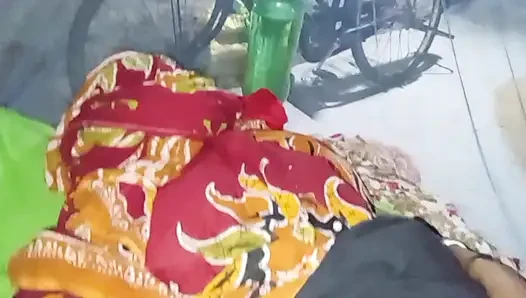 Village aunty ke sath romantic Bhari desi chudai
