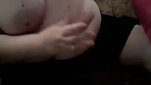 Толстушка с надувным бассейном