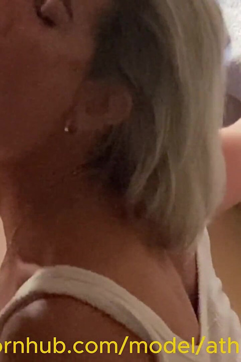 My Bodybuilder MILF Wife Came Home From the Hair Salon, I Wanted to Cum in Her Mouth Right Away